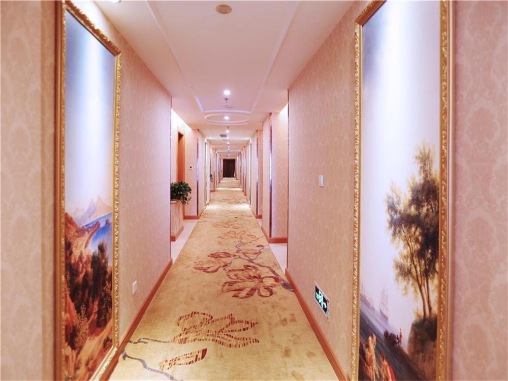 Vienna International Hotel Yantai Changjiang Road Xingyi Square Branch ภายนอก รูปภาพ