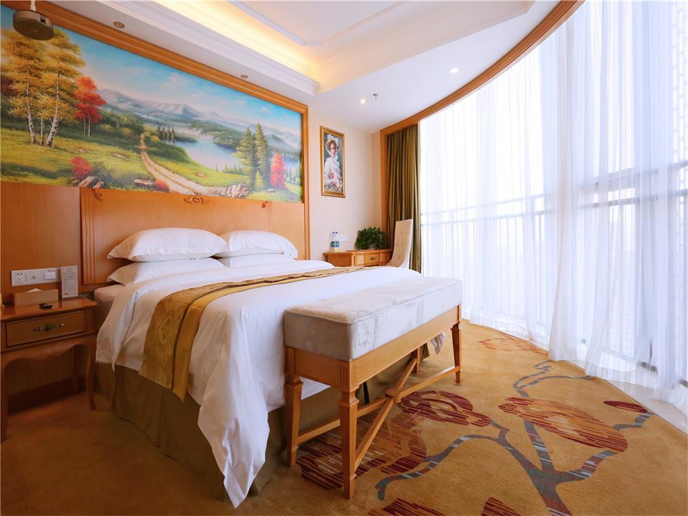 Vienna International Hotel Yantai Changjiang Road Xingyi Square Branch ภายนอก รูปภาพ